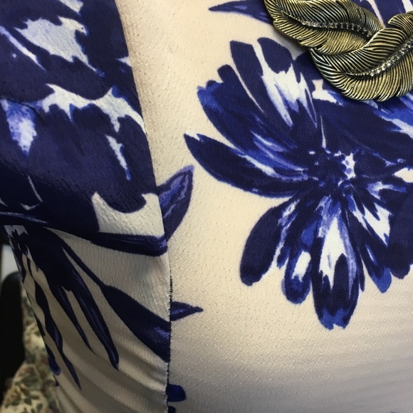 Blue and white floral print romper - Picture 6 of 6